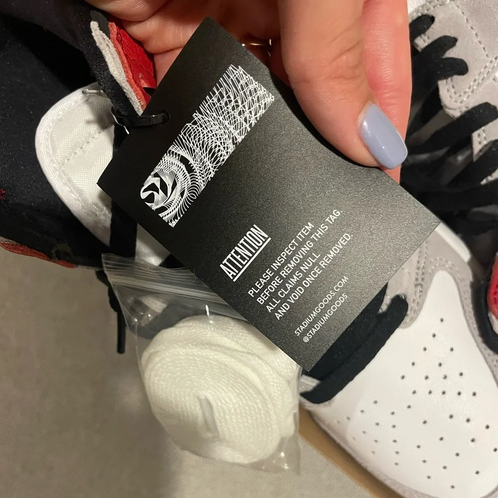 New Jordan 1 Retro High. “Light Smoke Grey” - Picture 4 of 7